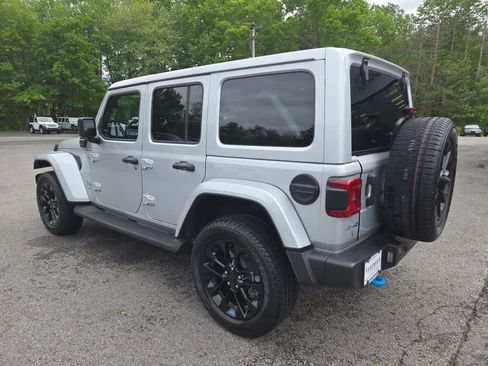 Used 2023 Jeep Wrangler Sahara w/ Cold Weather Group AWD/4WD image 6