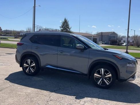 Used 2023 Nissan Rogue Platinum w/ Platinum Premium Package image 2