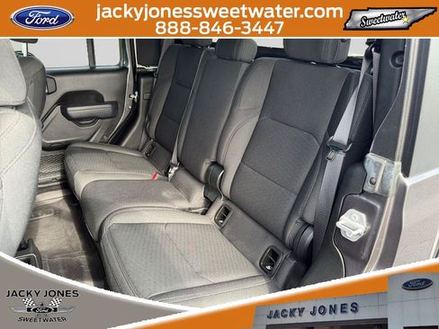 Used 2022 Jeep Gladiator Sport AWD/4WD image 13