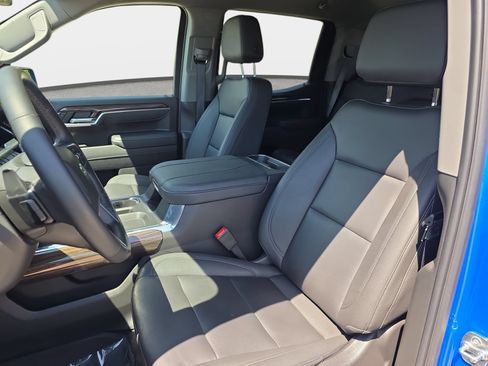 Used 2025 Chevrolet Silverado 1500 LT Trail Boss w/ Convenience Package II AWD/4WD image 14