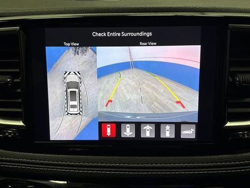 Used 2022 Chrysler Pacifica Limited w/ Uconnect Theater Family Group image 11