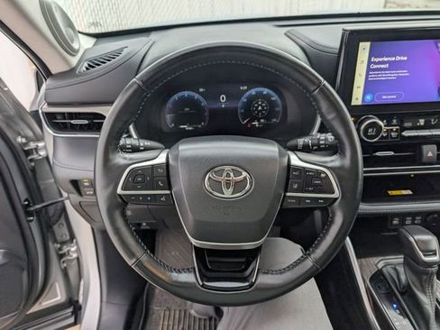 Used 2023 Toyota Highlander Limited image 11