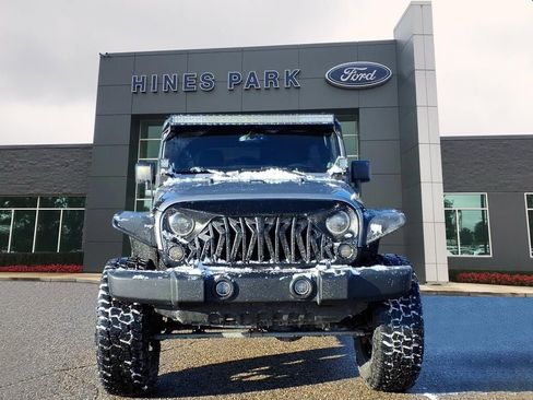 Used 2014 Jeep Wrangler Unlimited Sport image 2