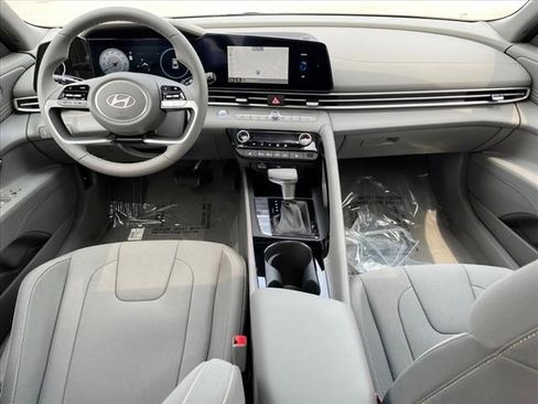 New 2024 Hyundai Elantra SEL w/ Convenience Package image 15