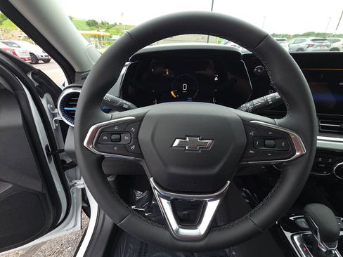 New 2026 Chevrolet Trax LT w/ Sunroof Package FWD image 17