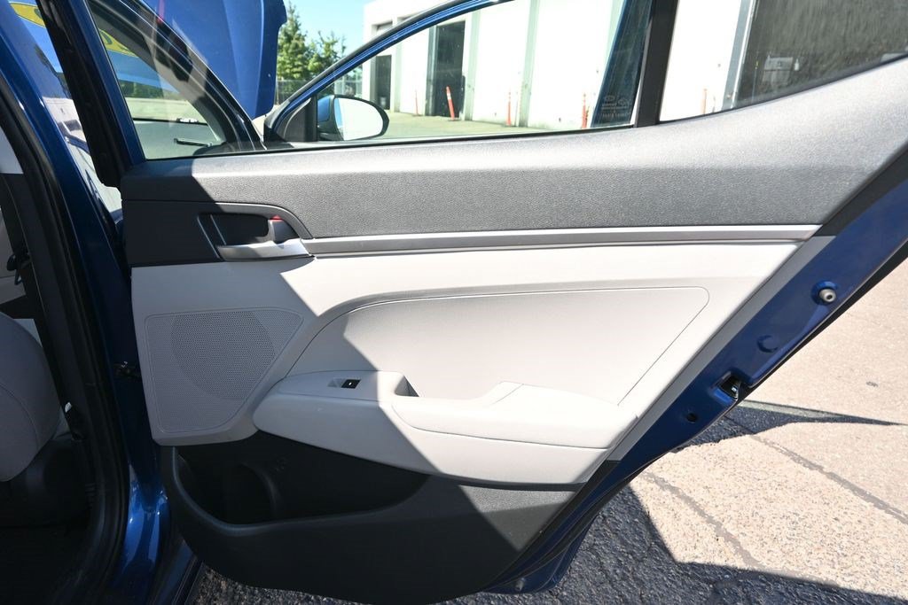 Used 2020 Hyundai Elantra SE FWD image 16