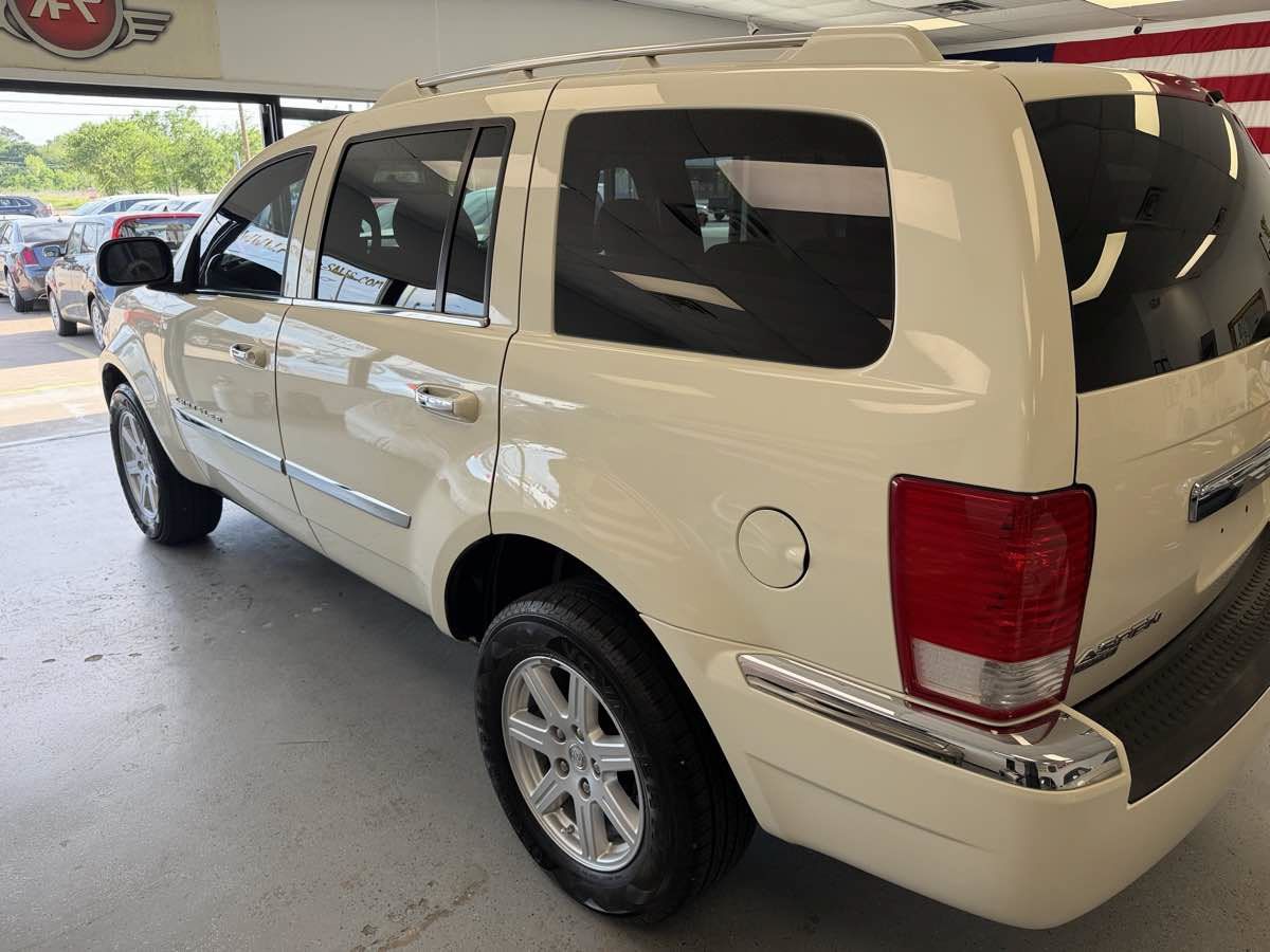 Used 2007 Chrysler Aspen Limited RWD image 5