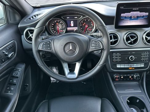 Used 2018 Mercedes-Benz GLA 250 image 13