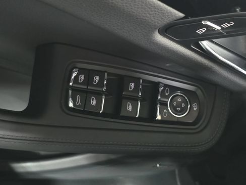 Certified 2026 Porsche Macan AWD/4WD image 21