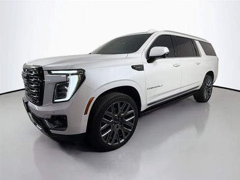 Used 2025 GMC Yukon XL Denali Ultimate AWD/4WD image 1
