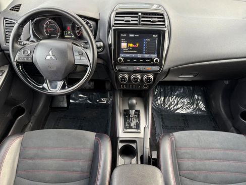 Used 2024 Mitsubishi Outlander Sport SE image 3