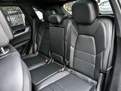 Used 2024 Porsche Cayenne AWD/4WD image 22
