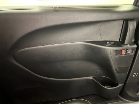 Used 2025 Chrysler Pacifica Select FWD image 19