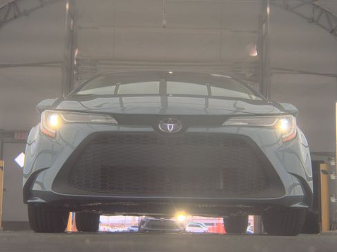 Used 2022 Toyota Corolla LE FWD image 4