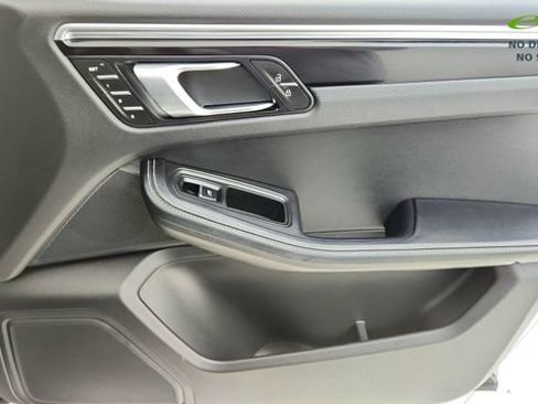 Used 2024 Porsche Macan AWD/4WD image 23