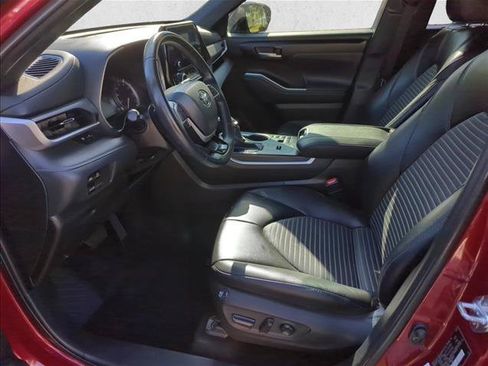 Certified 2024 Toyota Highlander XSE FWD image 12