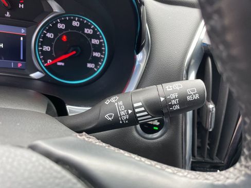 Used 2023 Chevrolet Traverse LT image 16