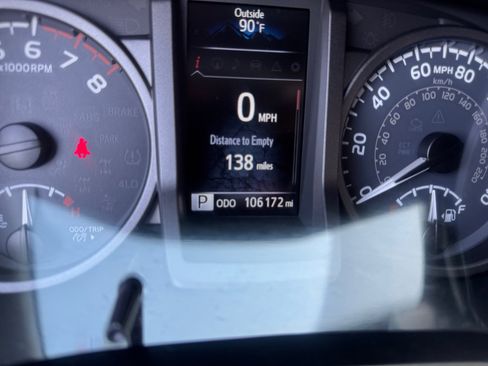 Used 2018 Toyota Tacoma TRD Sport AWD/4WD image 11