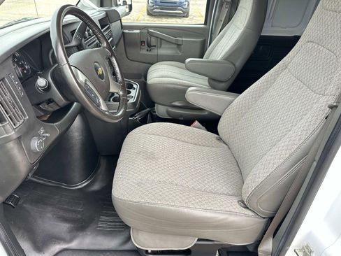 Certified 2017 Chevrolet Express 2500 image 20