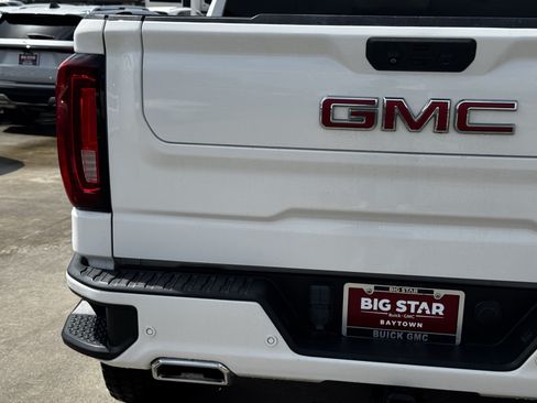 Used 2022 GMC Sierra 1500 AT4 w/ Technology Package AWD/4WD image 11
