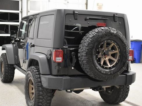 Used 2017 Jeep Wrangler Unlimited Rubicon w/ Cold Weather Group image 10