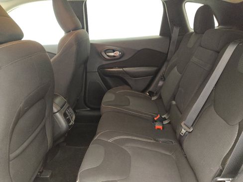 Used 2016 Jeep Cherokee Latitude w/ Safety/Convenience Group image 18