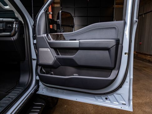 Used 2026 Ford F250 Lariat w/ Black Appearance Package image 37