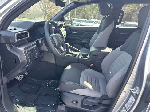 Used 2025 Toyota Tacoma TRD Sport AWD/4WD image 18