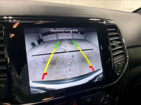 Used 2019 Jeep Grand Cherokee Altitude image 30