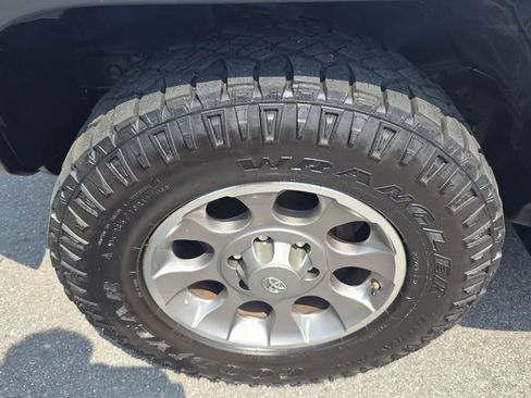 Used 2011 Toyota FJ Cruiser 4WD w/ Upgrade Pkg image 9