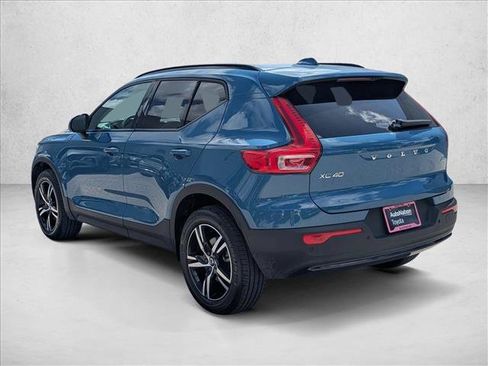 Used 2024 Volvo XC40 B5 Core w/ Climate Package AWD/4WD image 8