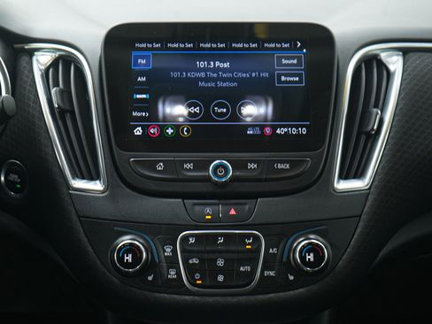 Used 2020 Chevrolet Malibu LT image 16