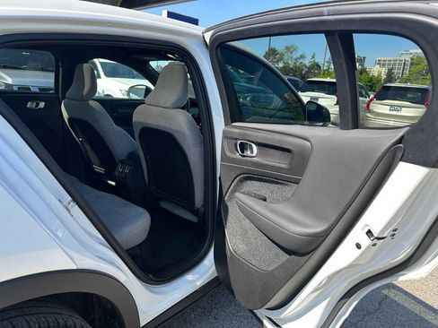 Certified 2023 Volvo C40 P8 Recharge Ultimate w/ Protection Package Premier AWD/4WD image 14