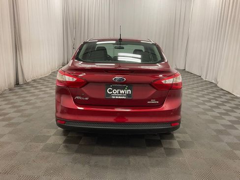 Used 2013 Ford Focus SE w/ SE Winter Pkg image 3