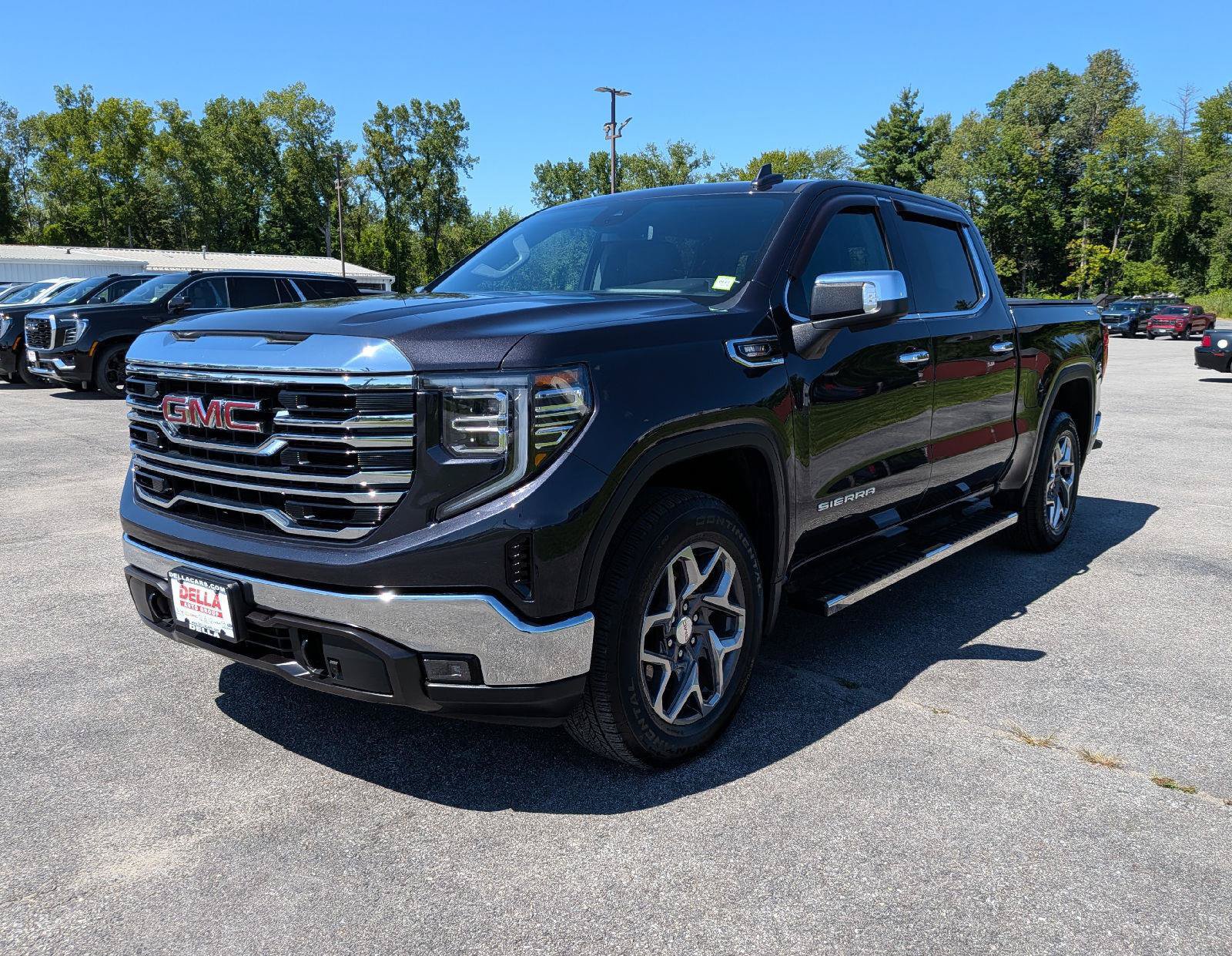 Used 2023 GMC Sierra 1500 SLT w/ SLT Convenience Package AWD/4WD image 4