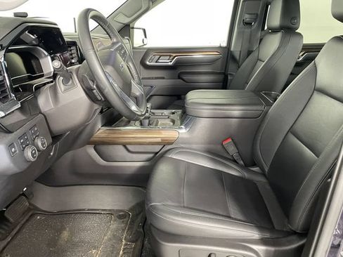 Used 2024 Chevrolet Silverado 1500 LT Trail Boss w/ LT Trail Boss Premium Package AWD/4WD image 2