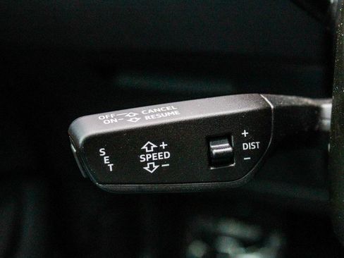 Used 2022 Audi e-tron Premium w/ Convenience Plus Package image 27