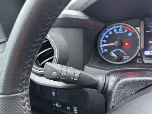 Used 2023 Toyota Tacoma TRD Sport image 18