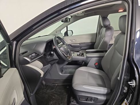 Used 2022 Toyota Sienna XLE w/ XLE Plus Package AWD/4WD image 13