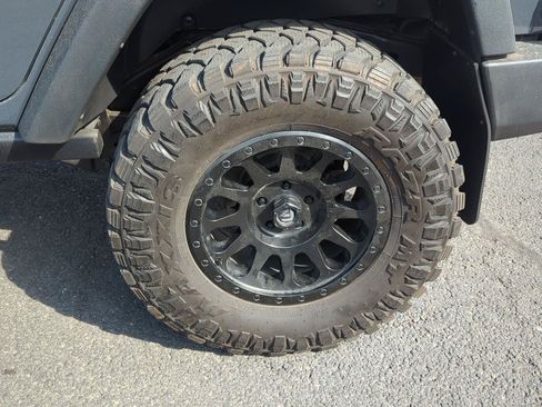 Used 2016 Jeep Wrangler Unlimited Rubicon w/ Connectivity Group AWD/4WD image 7