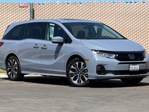 Used 2026 Honda Odyssey Elite image 2