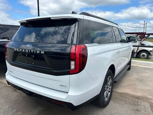 Used 2025 Ford Expedition Max Active RWD image 5