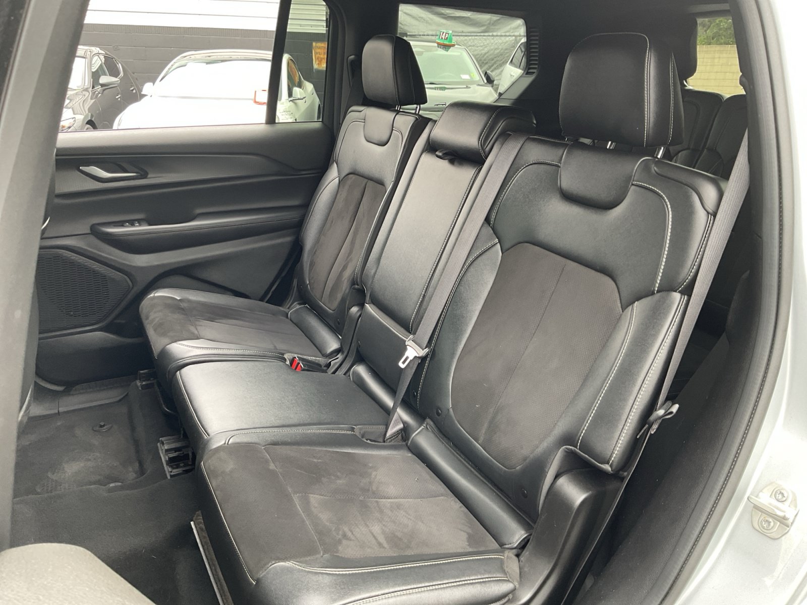 Used 2024 Jeep Grand Cherokee L Laredo AWD/4WD image 19