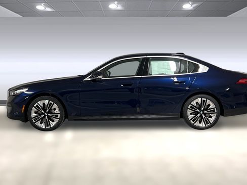 New 2026 BMW 530i image 2