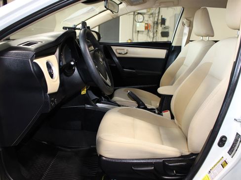 Used 2018 Toyota Corolla LE FWD image 8
