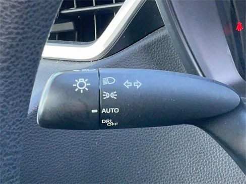 Used 2022 Toyota Corolla LE image 26