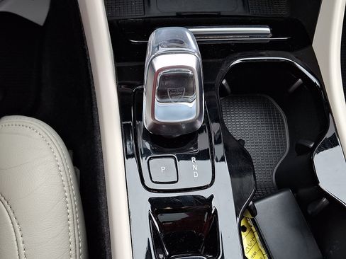 Certified 2023 Volvo XC40 B5 Plus w/ Climate Package AWD/4WD image 15