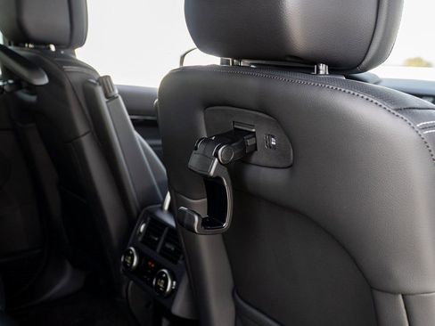 Used 2025 Land Rover Discovery S image 24