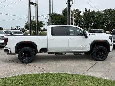 Used 2025 GMC Sierra 2500 AT4 AWD/4WD image 3