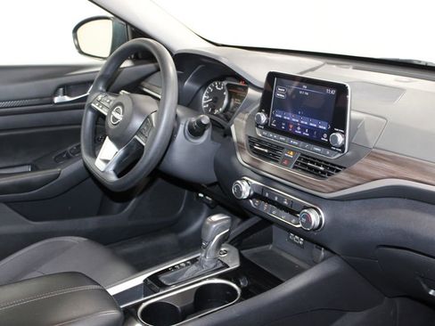 Used 2024 Nissan Altima 2.5 SV image 28